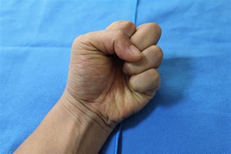 무료 이미지 : 남자, 다리, 손가락, 발, 푸른, 팔, 닫다, 인간의 몸, 중지, 무지, 감각, 주먹 2592x1728 ...