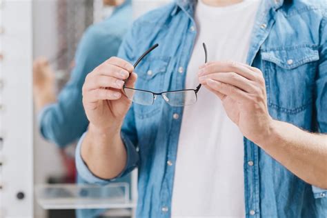 Brille rutscht oder drückt – was tun? - Optik Stöckert in Kronach