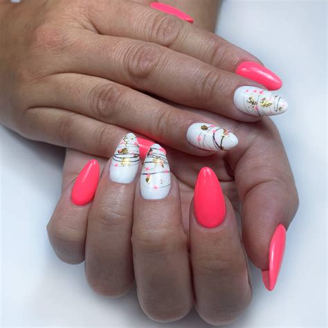 Nejlepší barvy na nehty pro léto 2023: Nové trendy a barvy | Enii-nails.cz