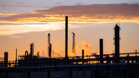 Oil Prices Tumble to Their Lowest Level Since January - The New York Times