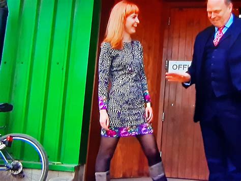 Izzie spreading her legs : r/womenofantiquesUK