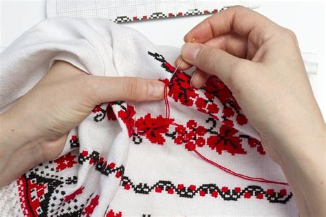 Зачем носят красную нить на запястье