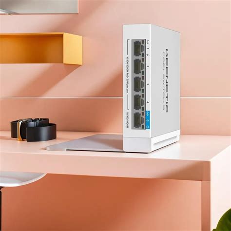 Коммутатор Keenetic PoE+ Switch 5 (KN-4610) гигабитный 5 портов ...
