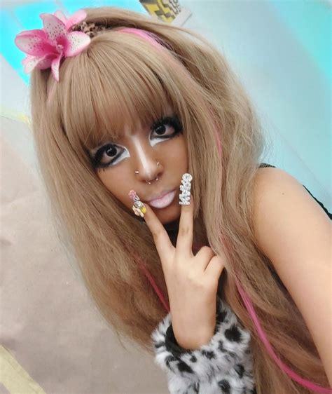 Pin de sam ♡ en ギャル | Peinados, Estilos de moda japonés, Gyaru