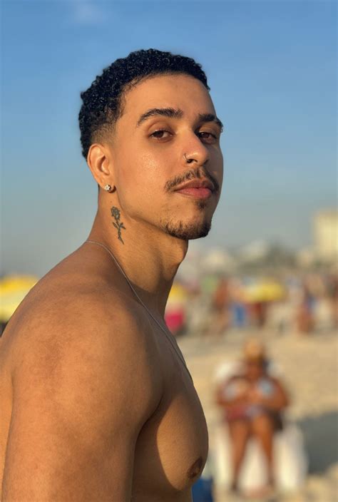 Thiago Pantaleão on Twitter | Cute black guys, Body reference poses