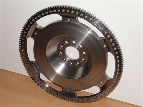 3.2 R32 4motion 184KW / 250ks (CBRA) rok: 11/2005-11/2008: Zotrvačník ...