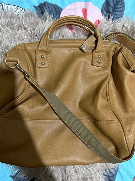 Annelo leather shoulder bag on Carousell