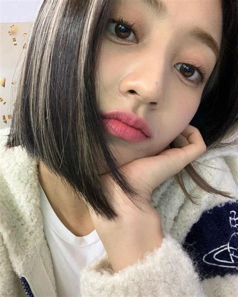 inspirasi gaya rambut pendek wanita  idol korea suka