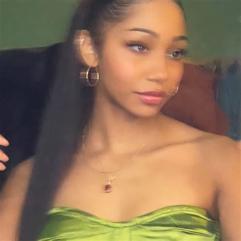 Chloe Foster's Amazon Page