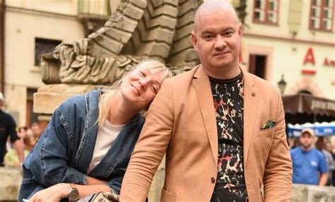 Евгений Кошевой из "Квартал 95" вывел в свет своих белокурых дочерей ...