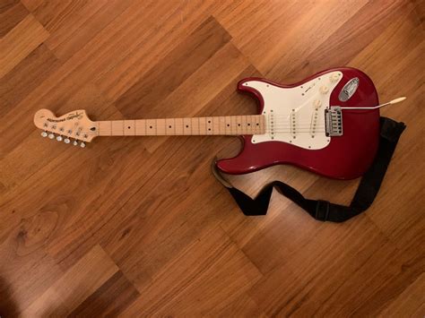 E-Gitarre Stratocaster Squier Fender | Kaufen auf Ricardo