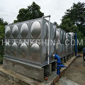 Rectangular water tank