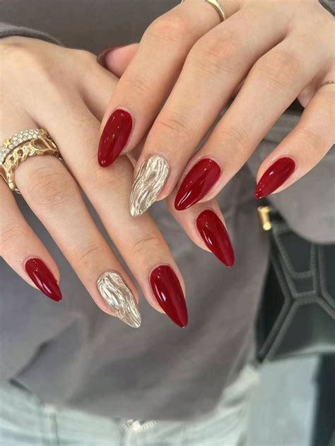 epingle par ines ben amor sur maquillage yeux ongles ongles rouges