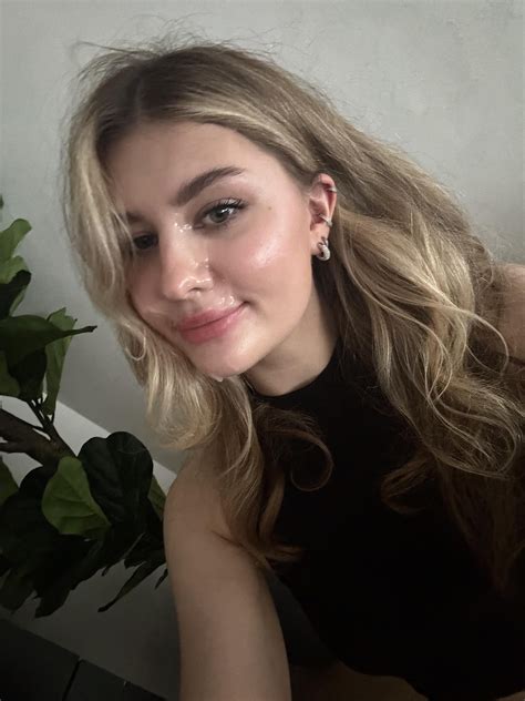 warm cum on pretty face : u/igotlooove