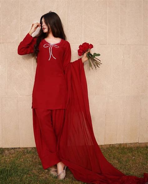 by 𝒰𝒿𝒶𝓁𝒶 𝒮𝒶𝓆𝒾𝒷 on Hide Face Pins in 2025 | Stylish dress book ...