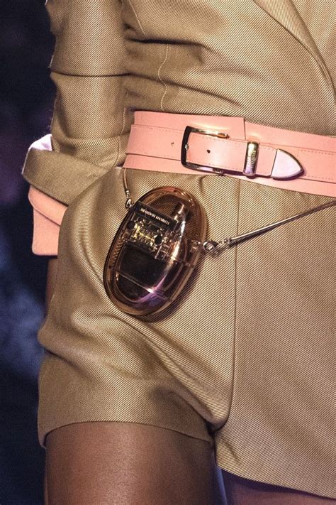 50 лучших сумок на Неделе моды в Нью-Йорке | Fashion, Womens fashion, Vogue