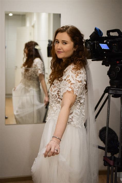 Galerie: Eva Toulová se bude vdávat: Režisérka ukázala svatební šaty s ...