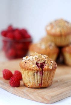 Цельнозерновые маффины с малиной | Food, Baking, Yummy food