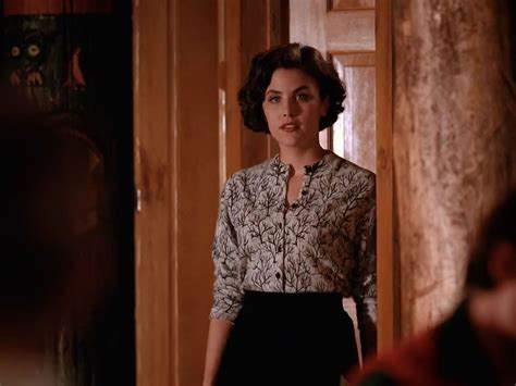 Donna Twin Peaks Outfits