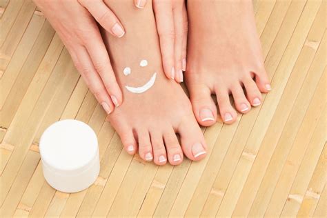 Как смягчить кожу стоп? | MedAboutMe
