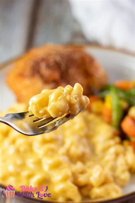 Best Velveeta Mac and Cheese: Easy One-Pot Stovetop Side Dish - Bake It ...