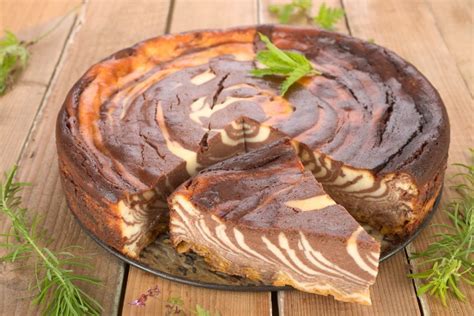 Классический пирог Зебра на сметане в духовке – простой и вкусный ...