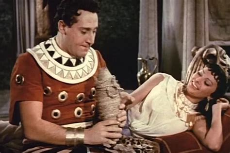Две ночи с Клеопатрой (1953) – смотреть видео онлайн в Моем Мире ...