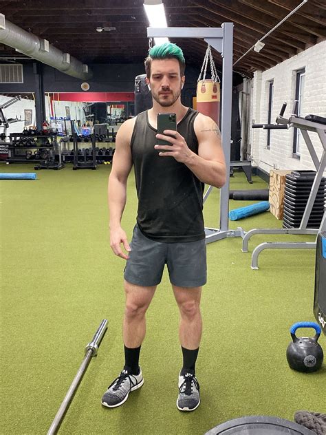 Fitness Shorts Selfie