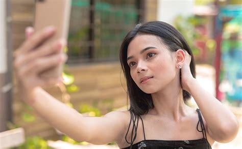 Netflix Documentary May Create Renewed Interest in "Mewing" - AAO