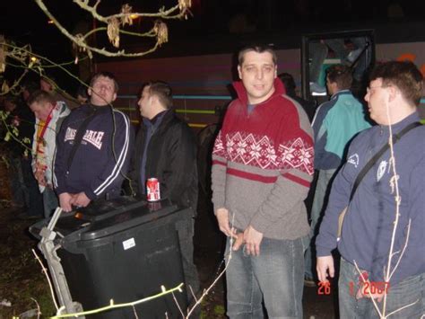 Guys peeing in public - collection of candid shots - Spycamfromguys ...