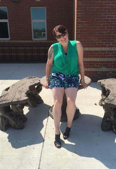 06241622 – Shelbee on the Edge