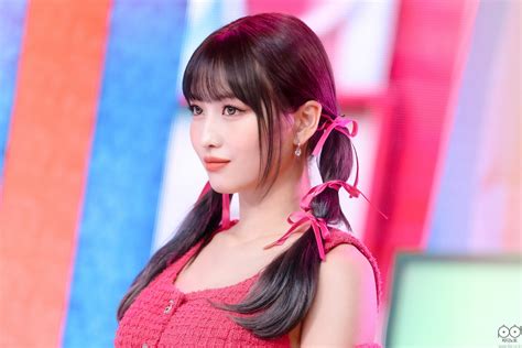 220828 TWICE Momo - 'Talk that Talk' at Inkigayo | kpopping
