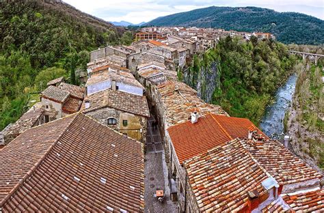 город Кастельфольит-де-ла-Рока | Places to see, Girona, Spain and portugal