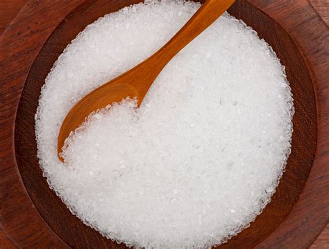 Why You Should Sprinkle Epsom Salt Around Your Tomato Plants - Backyard ...