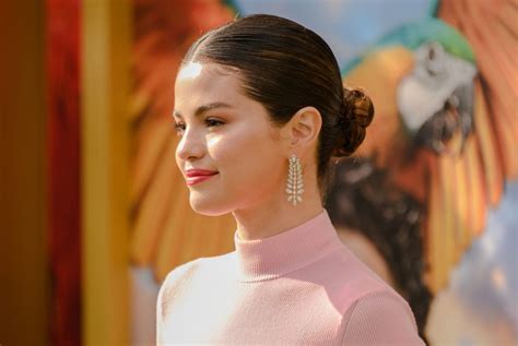Selena Gomez's Amazing Philanthropy: Inspiring Millions. - ssglra2