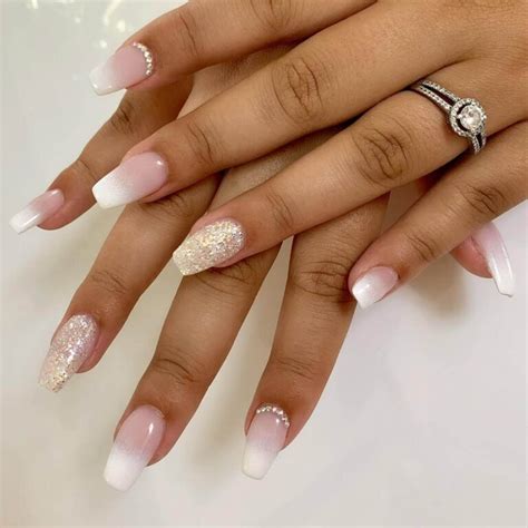 21 Simple Trendy Wedding Nails - Sparkling Boy Ideas