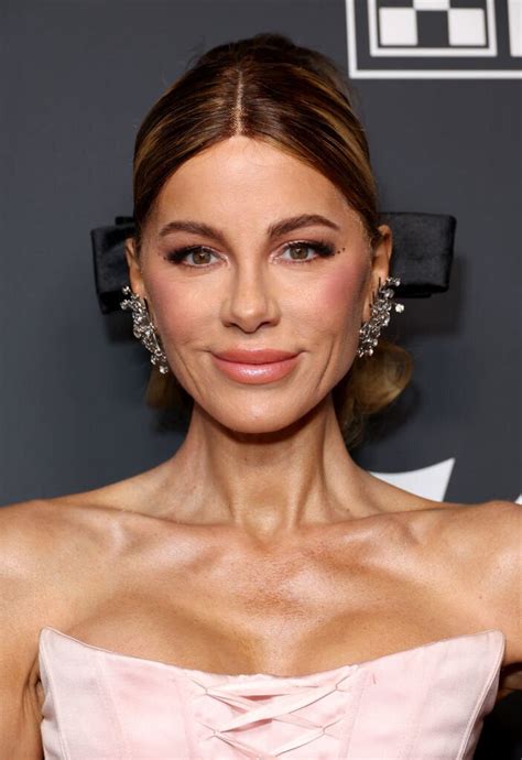 Kate Beckinsales Testicle-Like Dress Draws Out Of Pocket Comments