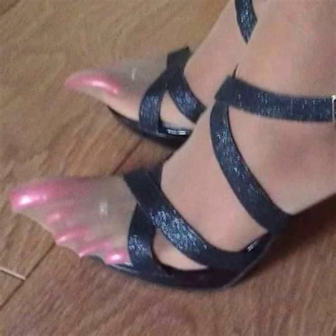 Uñas largas de los pies muy maquilladas: Fotos de la extraña moda ...