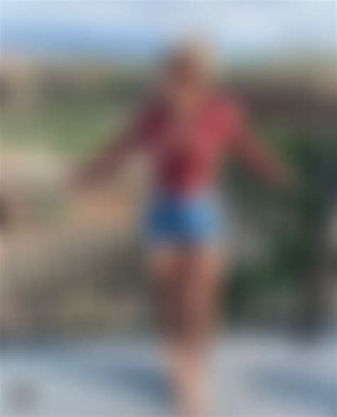 Morgan Rose Moroney : tight_shorts