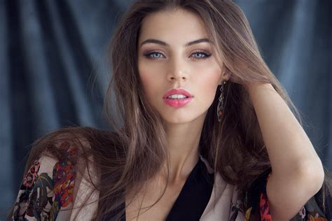 Met de Russische Valentina weet u meteen wat voor vlees u in de kuip