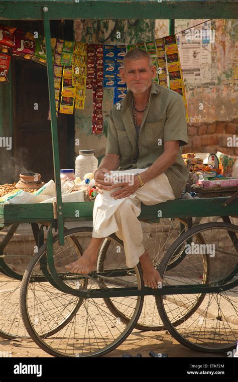 Indian street vendor hi-res stock photography and images - Alamy