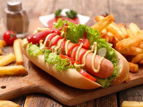 how long to microwave hot dogs