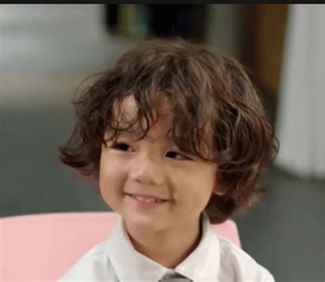 Heloo Gaguuu GIF - Heloo Gaguuu - Discover & Share GIFs