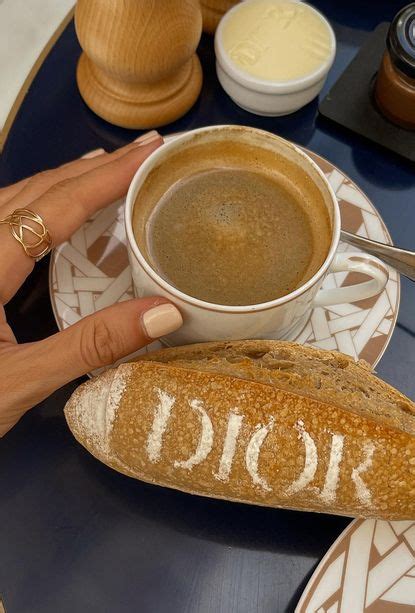 Light Brown Nails Are the Chicest Manicure Colour Right Now | Who What Wear
