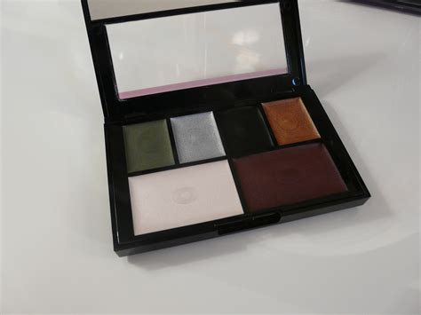 LovelyThings13: Revlon Cream Eye Shadow Palette - Review and Swatches