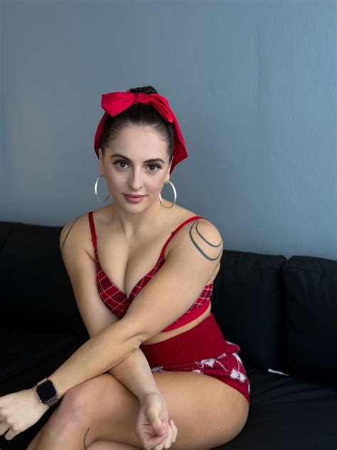 Hoopsy Daisy - Hoopsy Daisy added a new photo.