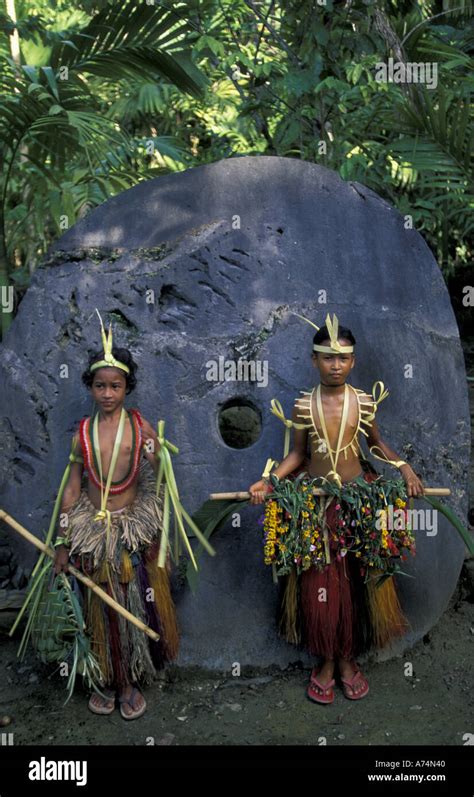 Asia, Micronesia, Yap. Keday Village. Young girls in dance costume Stock Photo: 3827007 - Alamy