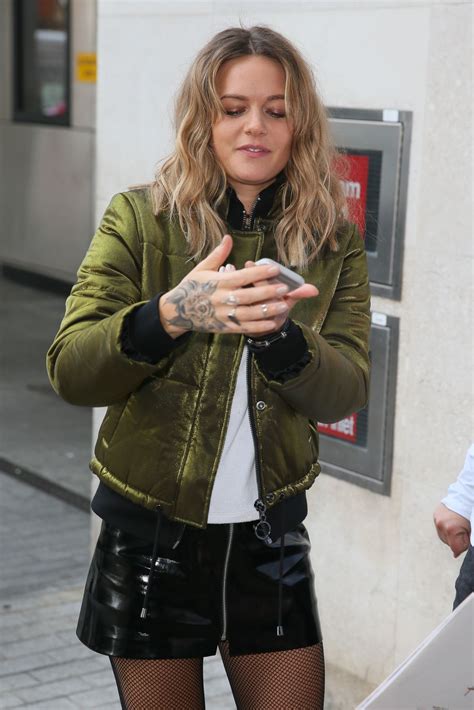 TOVE LO Arrives at BBC Radio One Studios in London 11/08/2016 - HawtCelebs