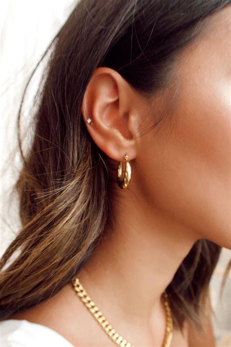 Minimalist Ear Piercings, Unique Ear Piercings, Multiple Ear Piercings ...