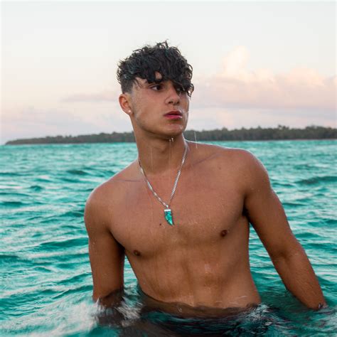 hey from paradise 👋 : r/twunks